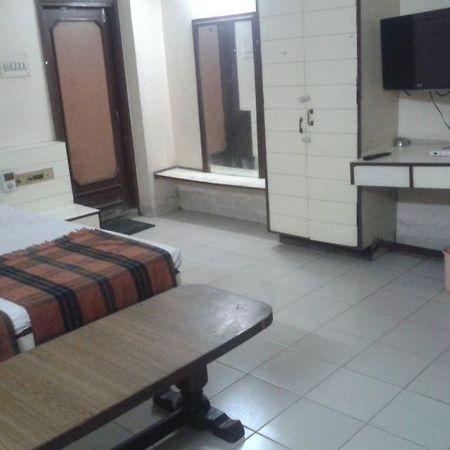Hotel Sant Plaza Indore Eksteriør bilde